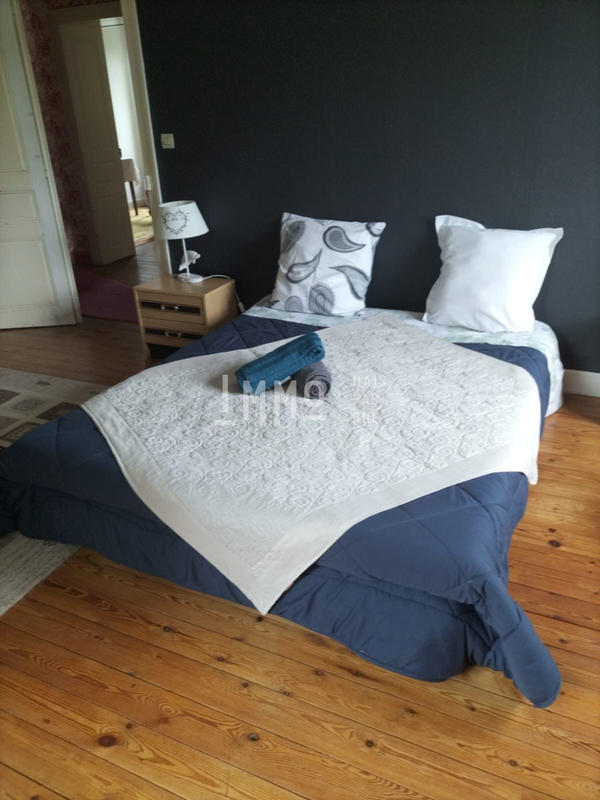 Maison - 242 m² - 8 pièces