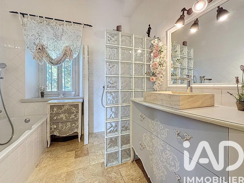 Maison - 350 m² - 12 pièces