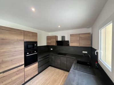 Maison - 99 m² - 5 pièces