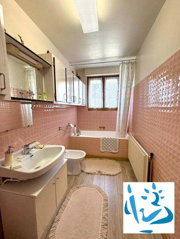 Maison - 205 m² - 7 pièces