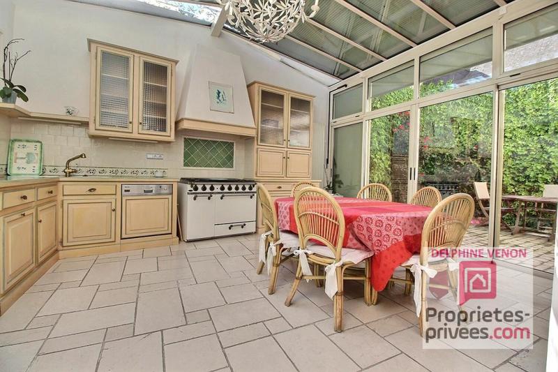 Propriété - 256 m² - 8 pièces