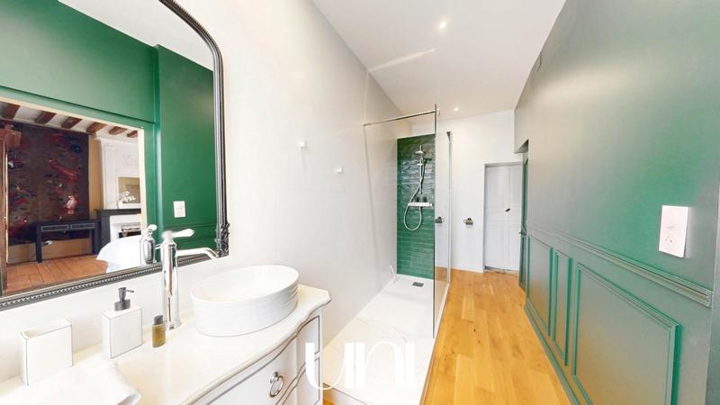 Maison - 300 m² - 9 pièces