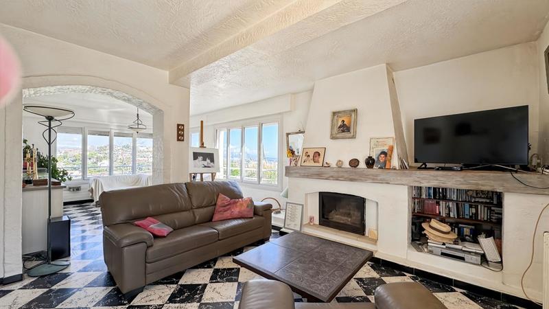 Maison - 201 m² - 7 pièces