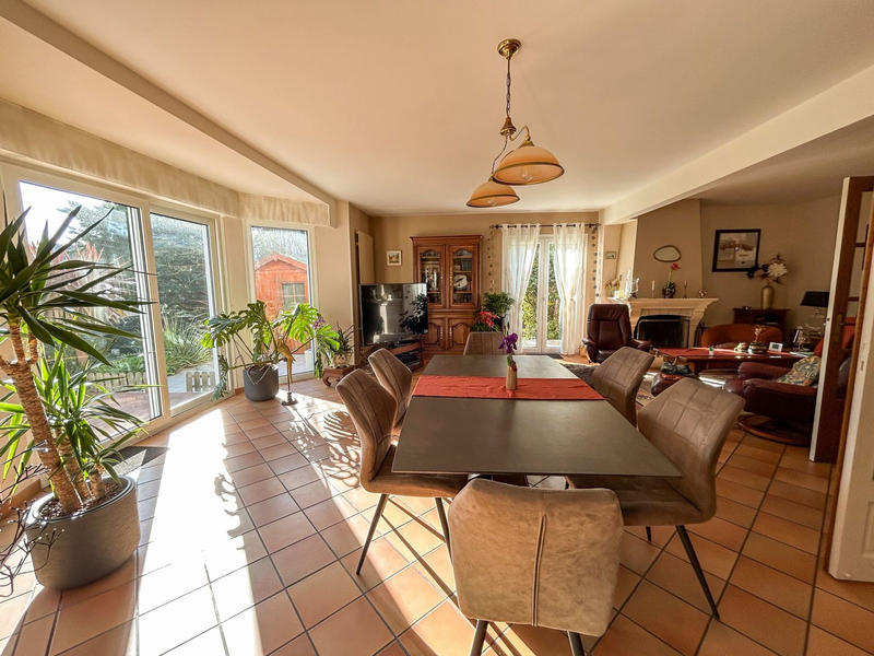 Maison - 216 m² - 7 pièces