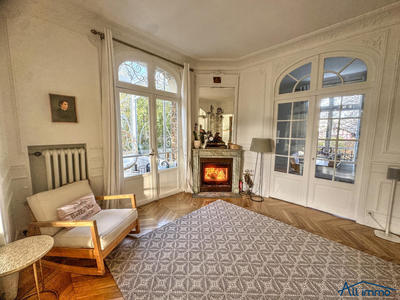 Maison - 280 m² - 7 pièces