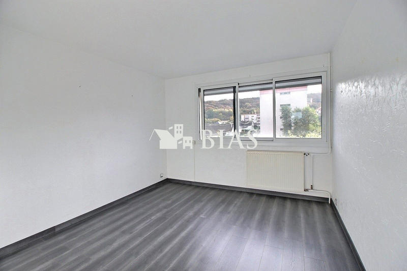 Appartement - 80 m² - 5 pièces