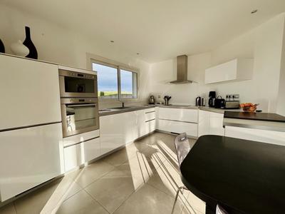 Maison - 12 m² - 6 pièces