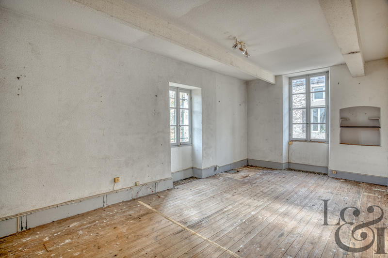 Maison - 365 m² - 10 pièces