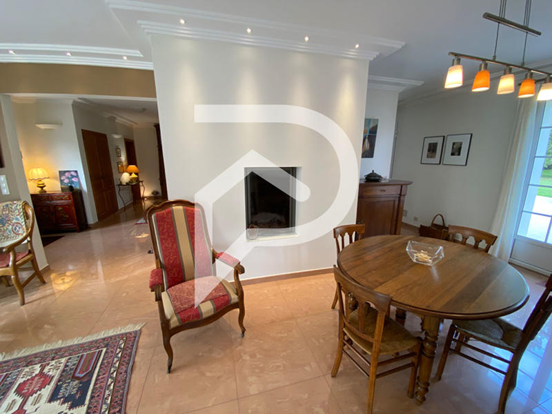 Maison - 282 m² - 7 pièces