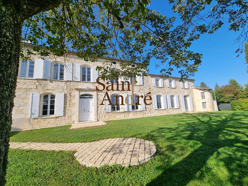 Maison - 294 m² - 8 pièces