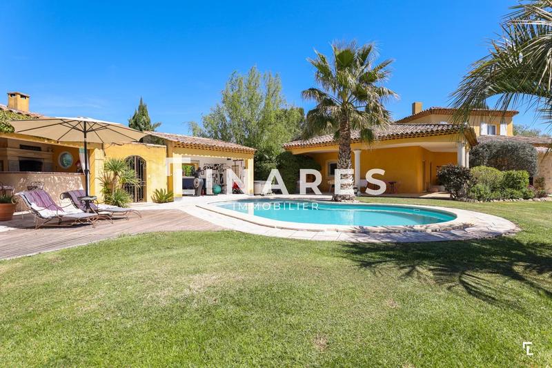 Propriété - 230 m² - 9 pièces