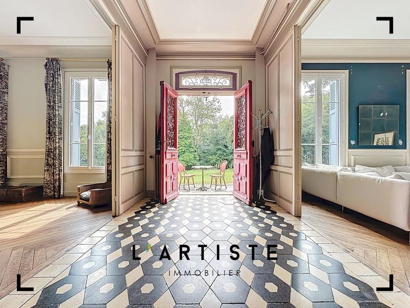 Maison - 353 m² - 11 pièces