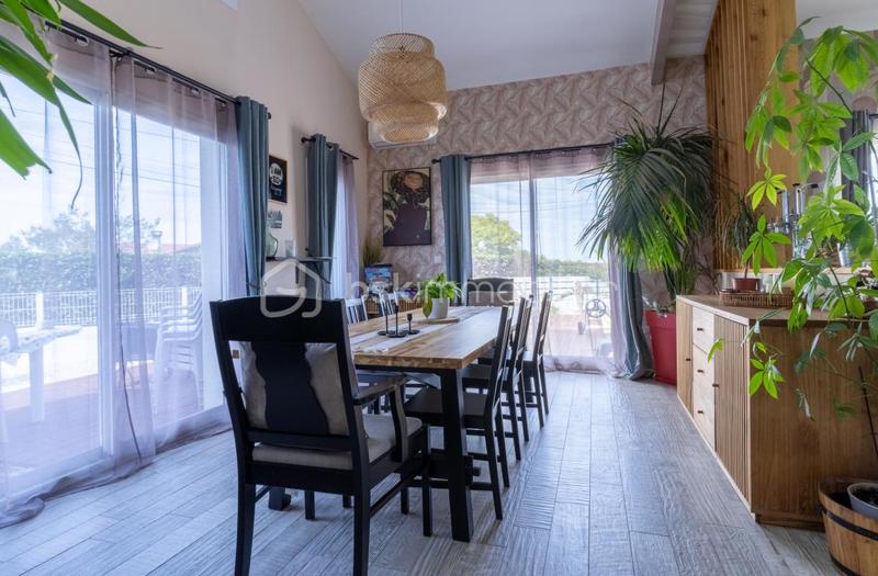 Maison - 181 m² - 7 pièces