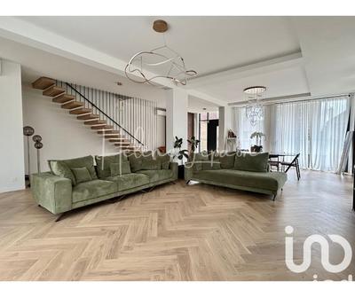 Maison de maîtres - 234 m² - 8 pièces