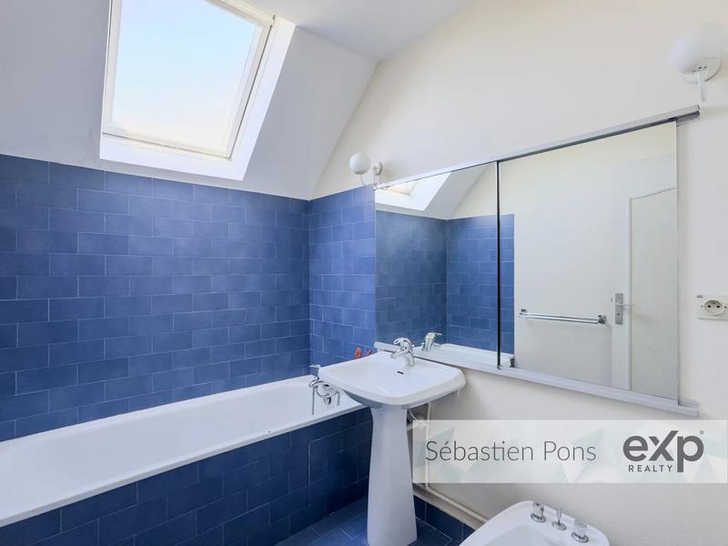 Maison - 230 m² - 8 pièces