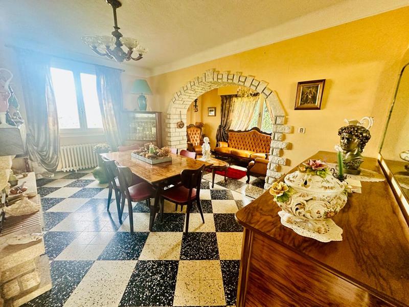 Maison - 162 m² - 9 pièces