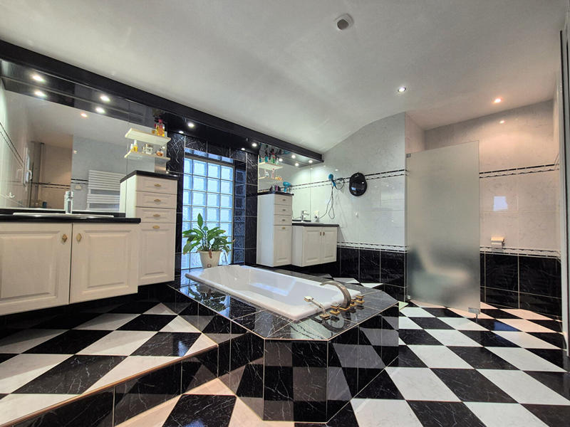 Maison - 190 m² - 5 pièces