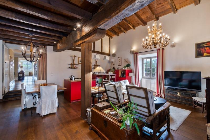 Maison - 650 m² - 14 pièces