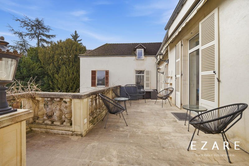 Maison - 320 m² - 12 pièces