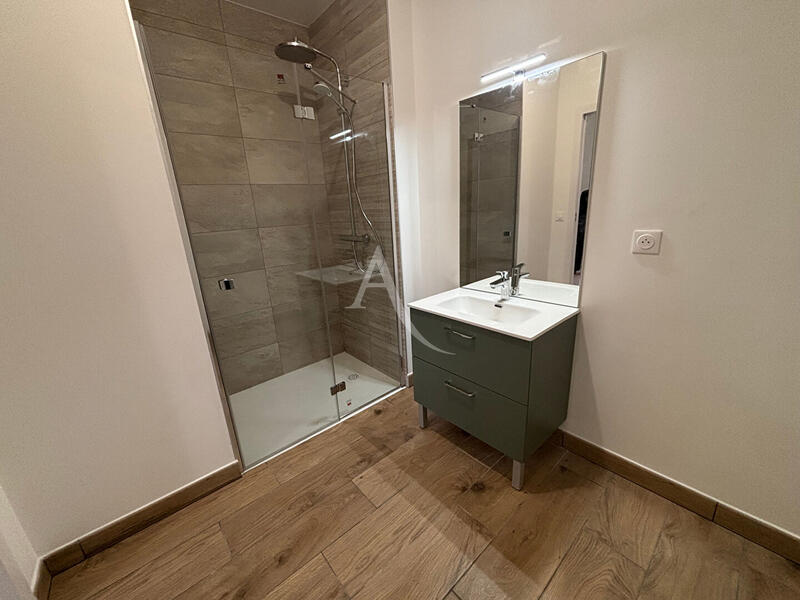 Appartement - 94 m² - 4 pièces