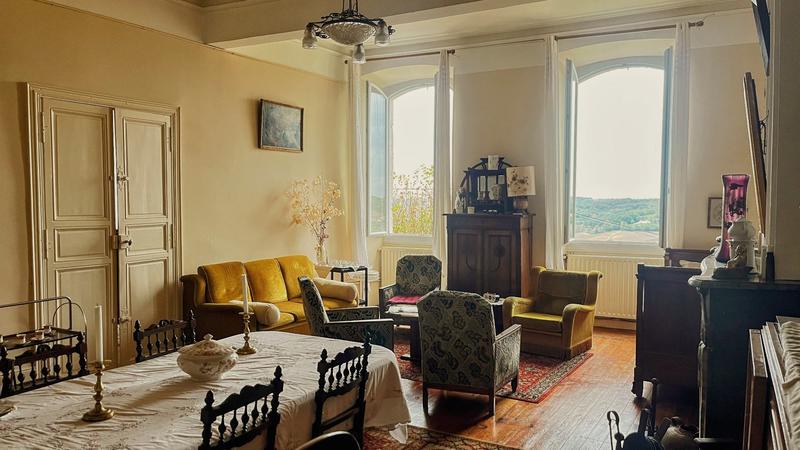 Maison de village - 320 m² - 8 pièces