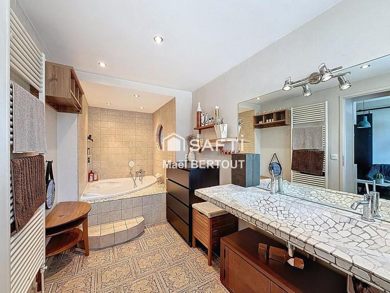 Maison - 230 m² - 10 pièces