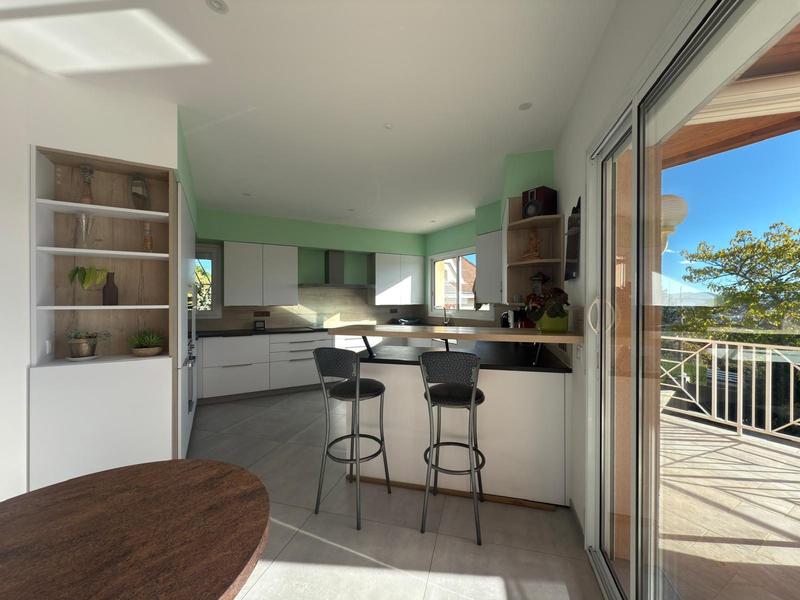 Villa - 262 m² - 9 pièces