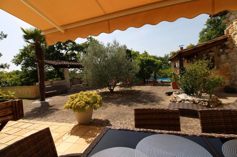 Propriété - 1 m² - 11 pièces