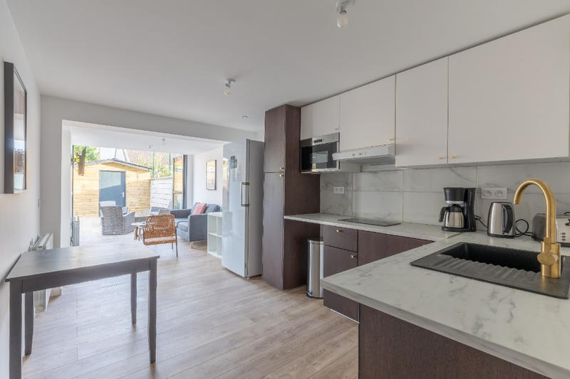 Maison - 300 m² - 15 pièces