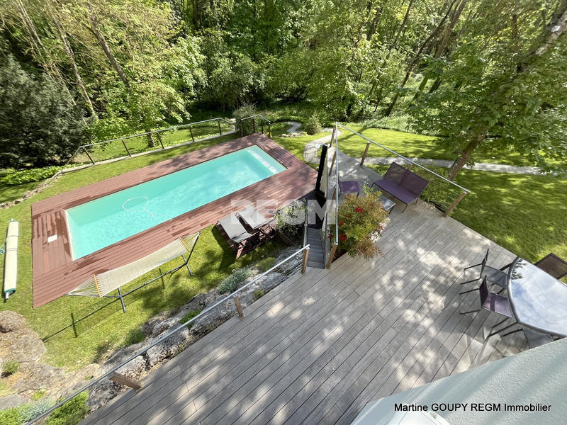 Propriété - 200 m² - 8 pièces