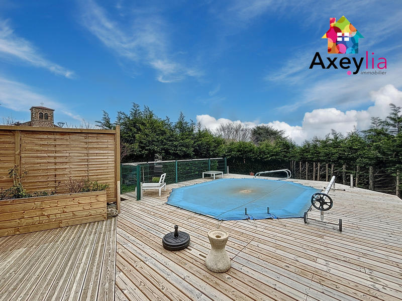 Maison - 208 m² - 6 pièces