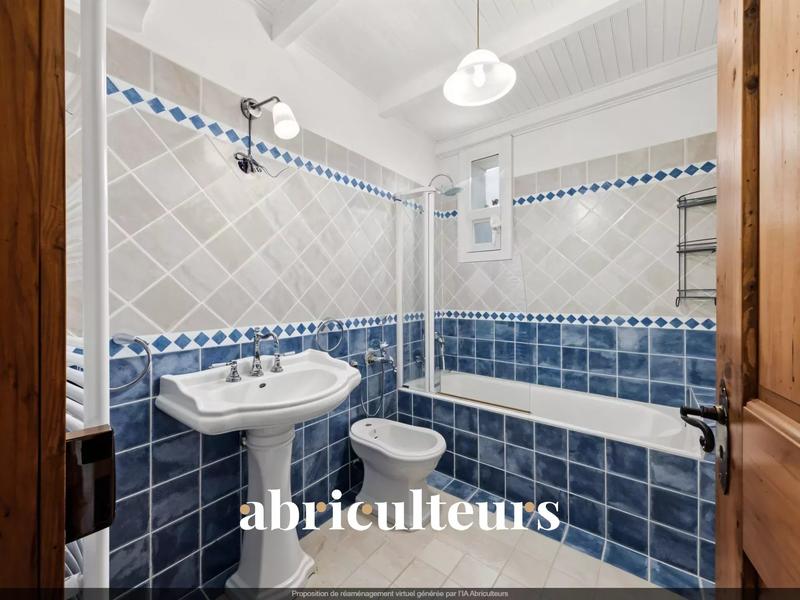 Maison - 345 m² - 11 pièces