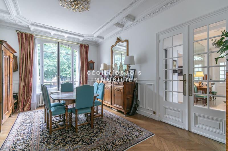 Maison - 272 m² - 11 pièces