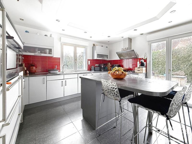 Maison - 140 m² - 6 pièces