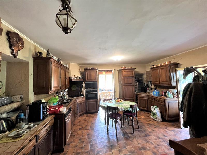 Propriété - 220 m² - 8 pièces