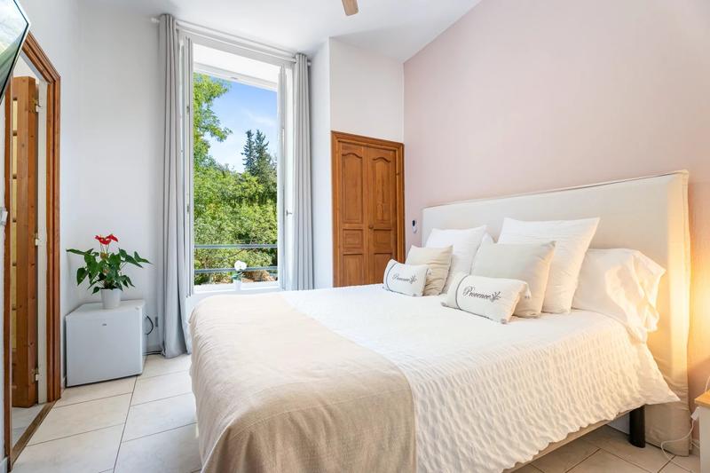 Maison - 235 m² - 8 pièces