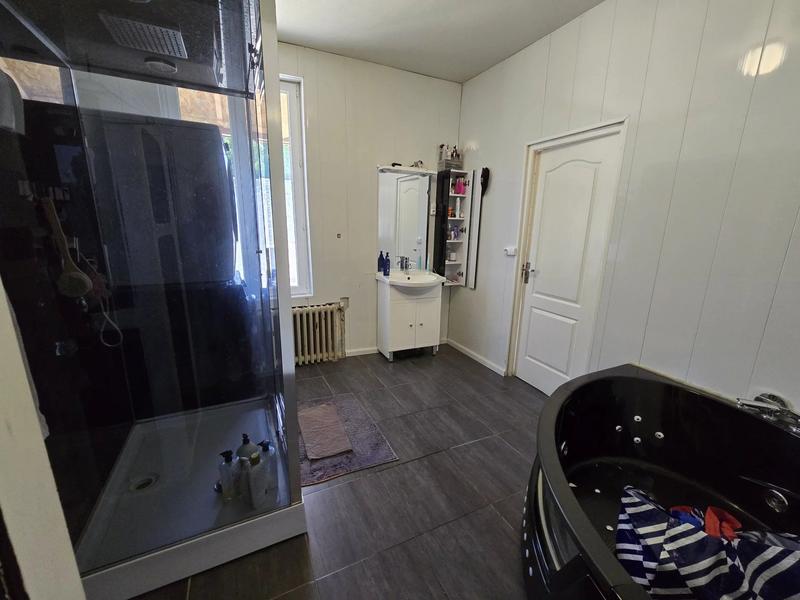 Maison - 270 m² - 9 pièces