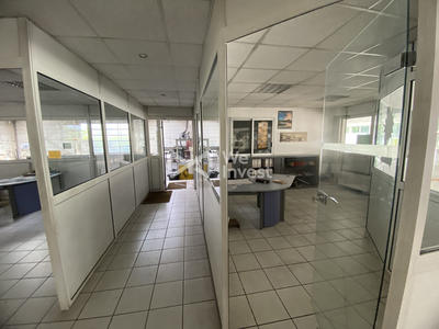 Local commercial - 1 900 m²