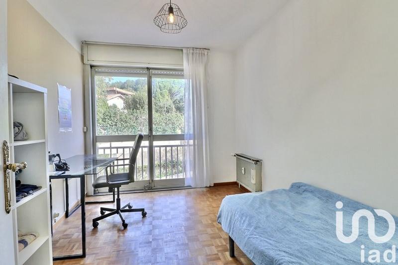 Appartement - 94 m² - 5 pièces