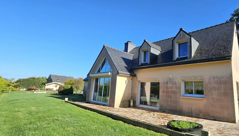 Maison - 202 m² - 9 pièces