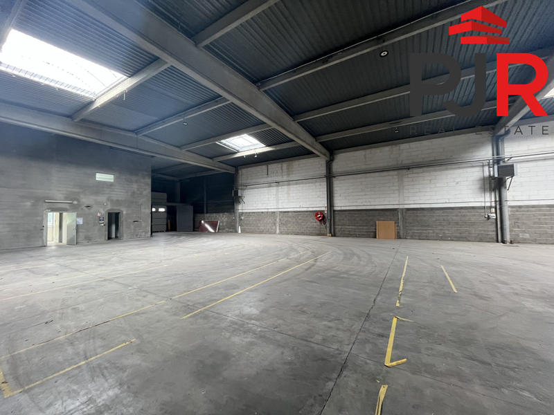 Local d'activités - 859 m²