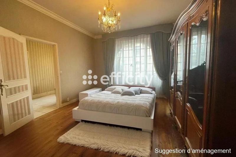 Maison - 265 m² - 8 pièces