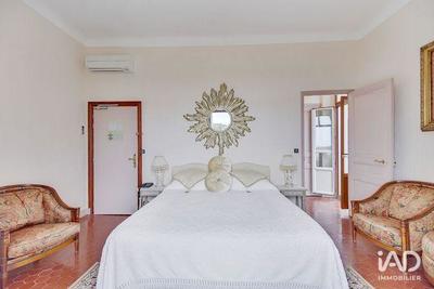 Local commercial - 900 m² - 60 pièces