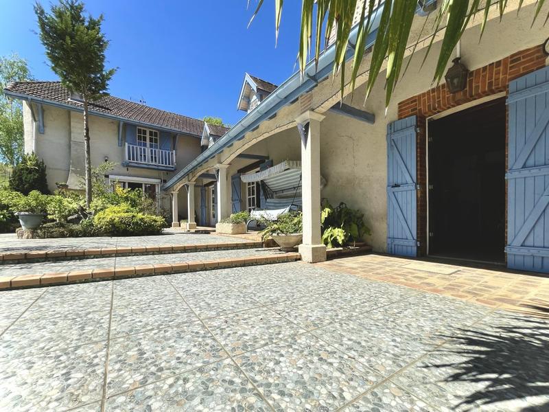 Demeure - 491 m² - 16 pièces