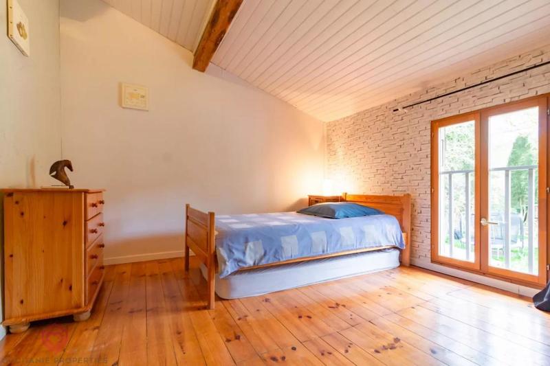 Propriété - 277 m² - 13 pièces