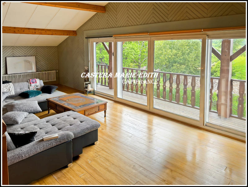 Maison - 955 m² - 33 pièces