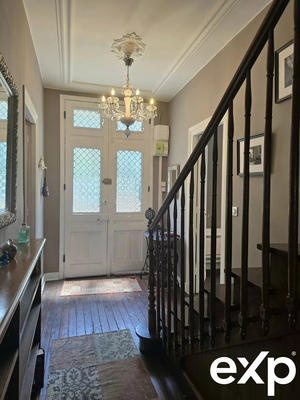 Maison - 220 m² - 9 pièces