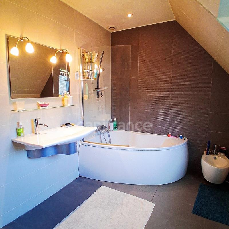 Maison - 142 m² - 6 pièces