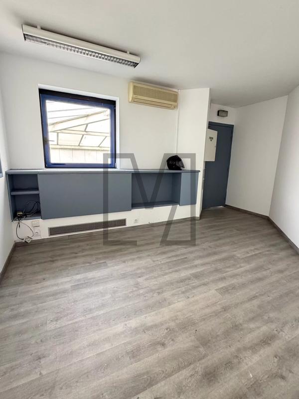 Local d'activités - 94 m² - 4 pièces