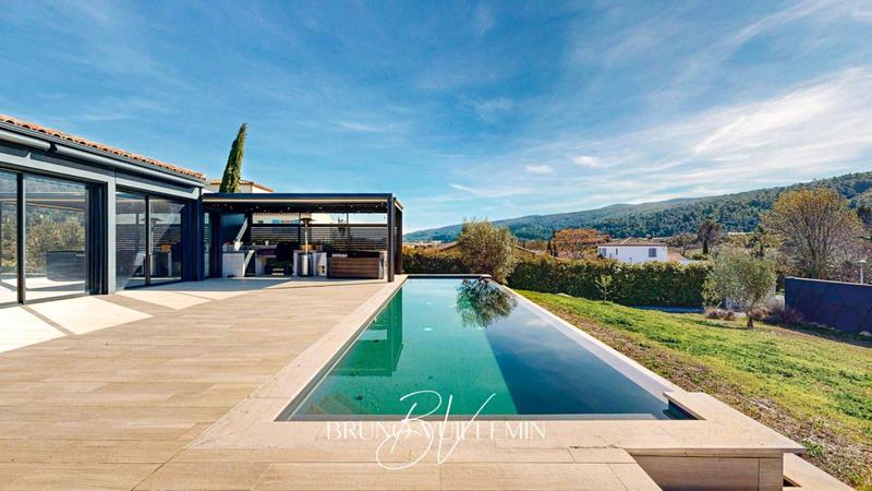 Villa - 219 m² - 7 pièces